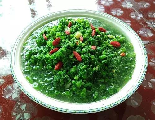 菜農(nóng)種植無需噴農(nóng)藥的蔬菜，不僅栽培簡單、而且效益高